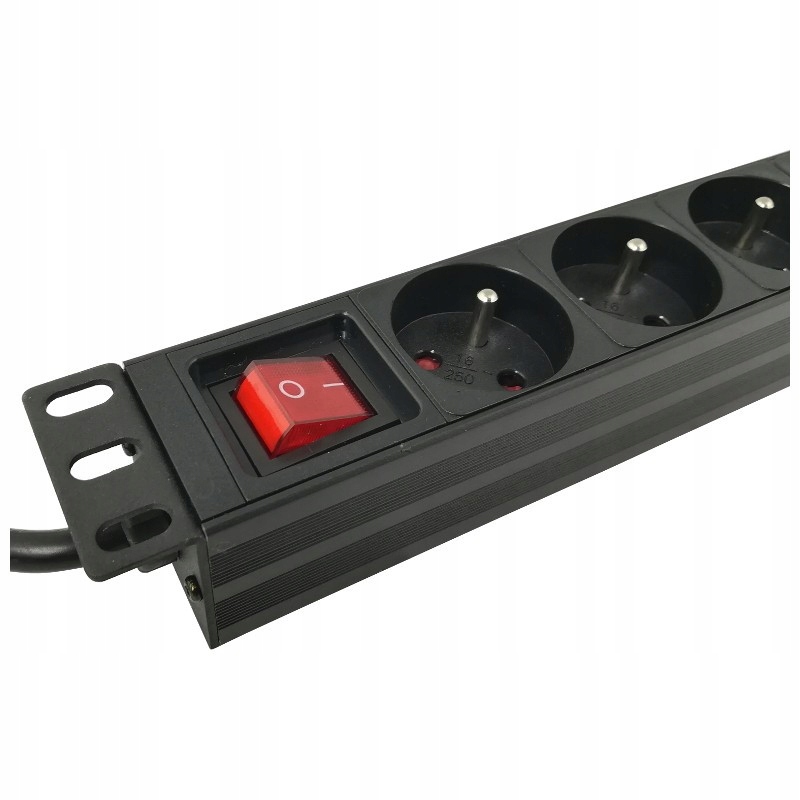 Listwa zasilająca 230V z wyłącznikiem RACK 19' 9gn